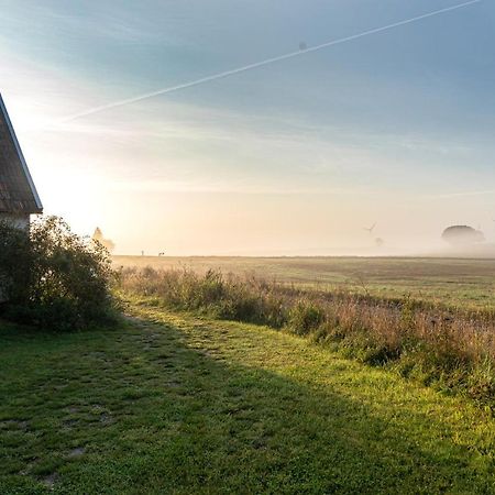 Red Bird Farm Bed & Breakfast อึสตัด ภายนอก รูปภาพ