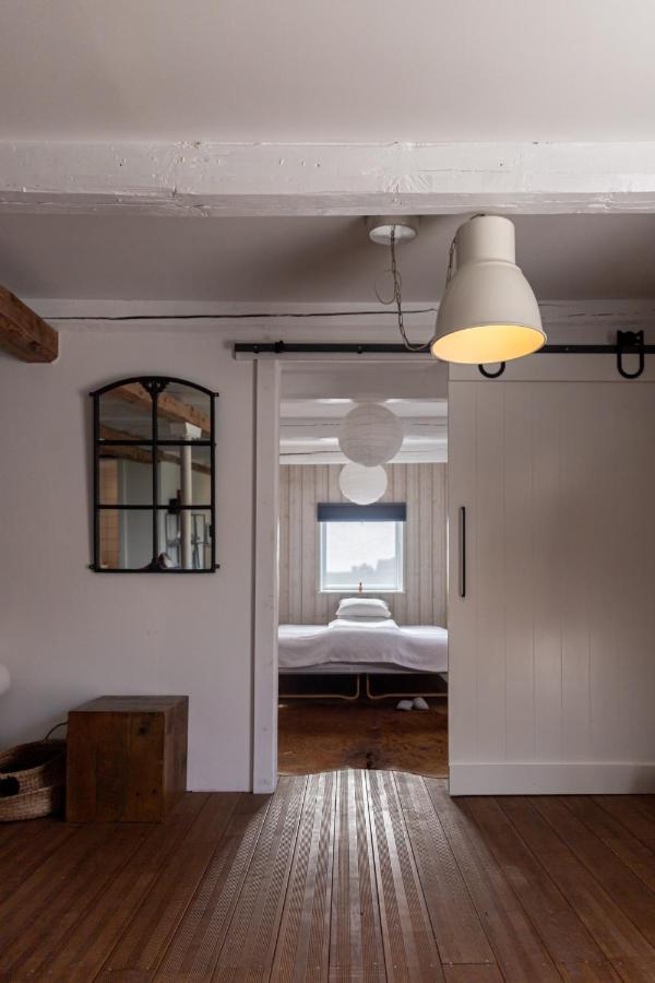 Red Bird Farm Bed & Breakfast อึสตัด ภายนอก รูปภาพ
