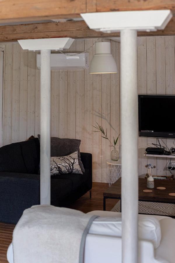 Red Bird Farm Bed & Breakfast อึสตัด ภายนอก รูปภาพ