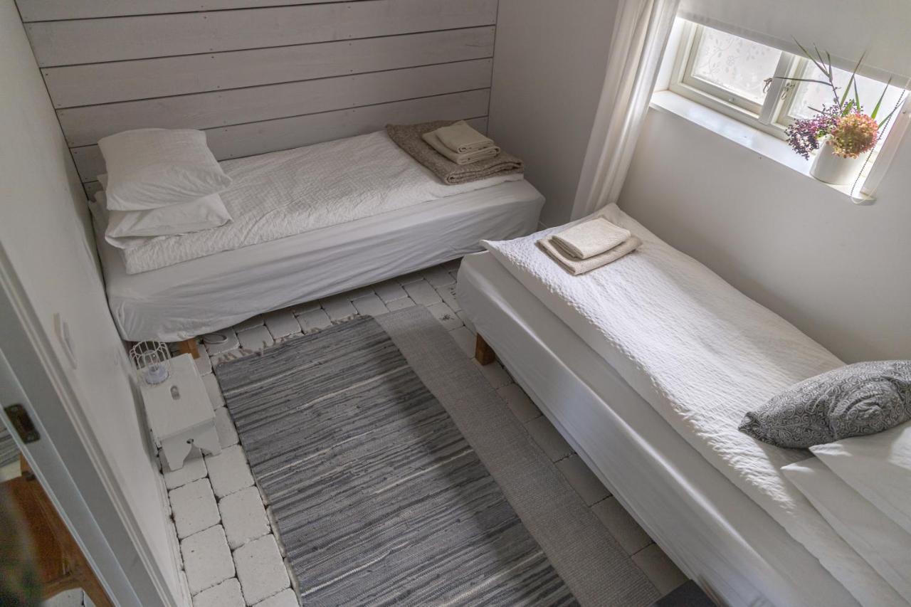 Red Bird Farm Bed & Breakfast อึสตัด ภายนอก รูปภาพ