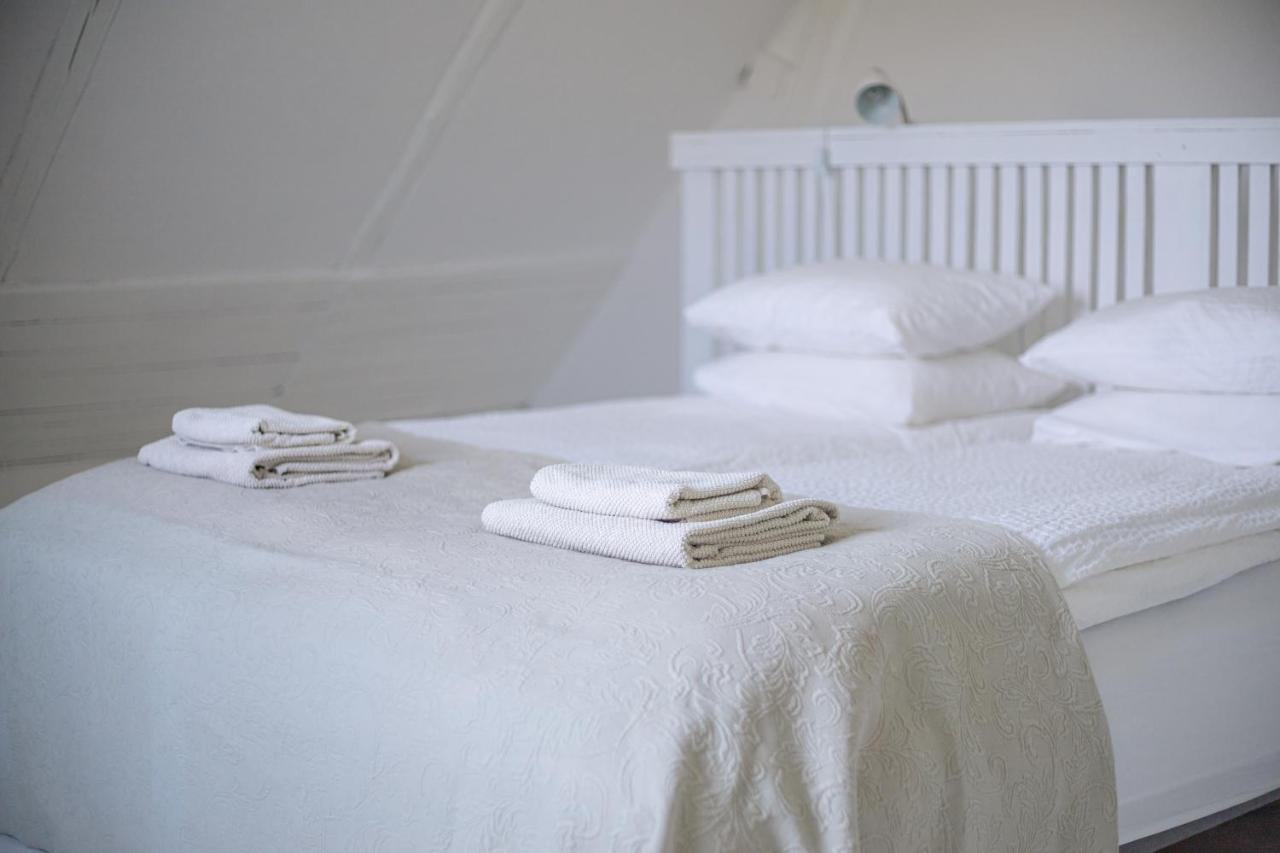 Red Bird Farm Bed & Breakfast อึสตัด ภายนอก รูปภาพ
