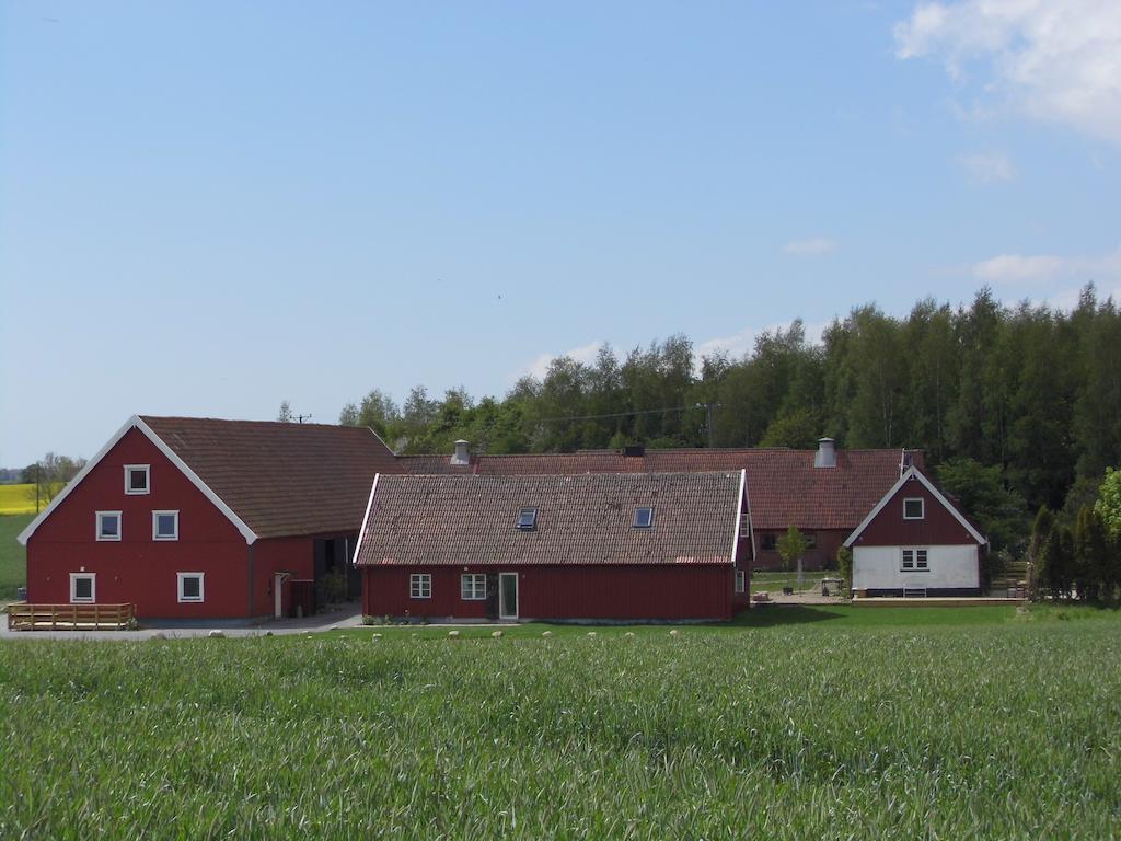 Red Bird Farm Bed & Breakfast อึสตัด ภายนอก รูปภาพ