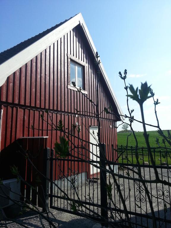 Red Bird Farm Bed & Breakfast อึสตัด ภายนอก รูปภาพ