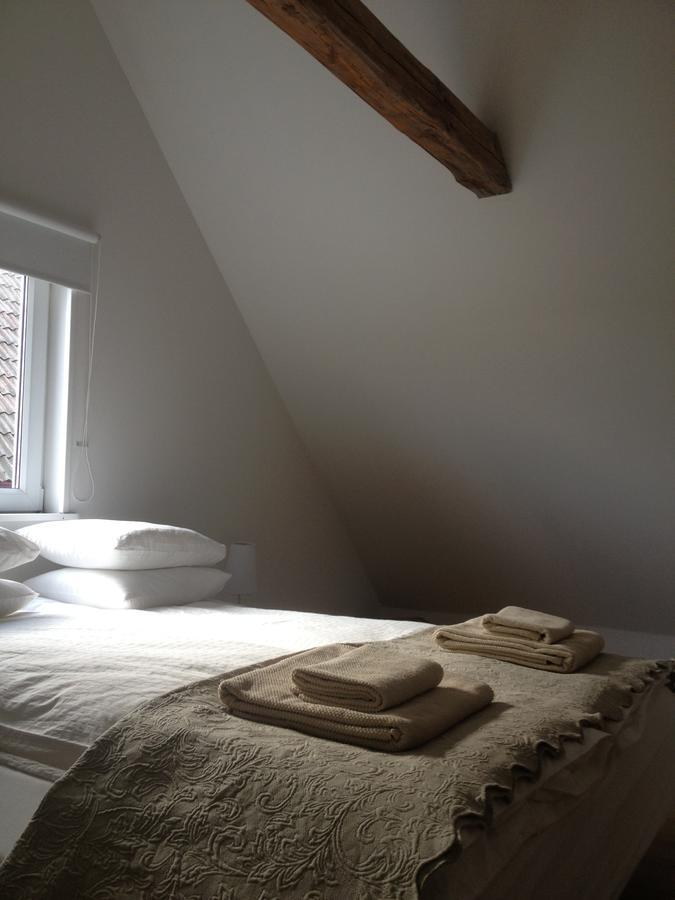 Red Bird Farm Bed & Breakfast อึสตัด ภายนอก รูปภาพ