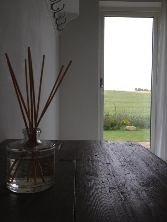 Red Bird Farm Bed & Breakfast อึสตัด ภายนอก รูปภาพ