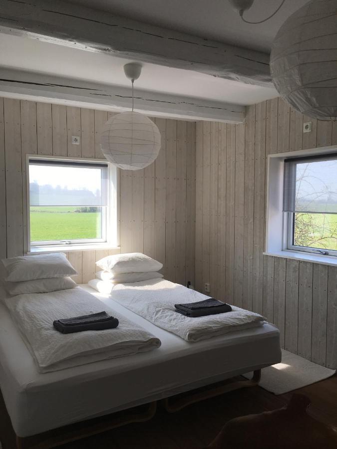 Red Bird Farm Bed & Breakfast อึสตัด ภายนอก รูปภาพ