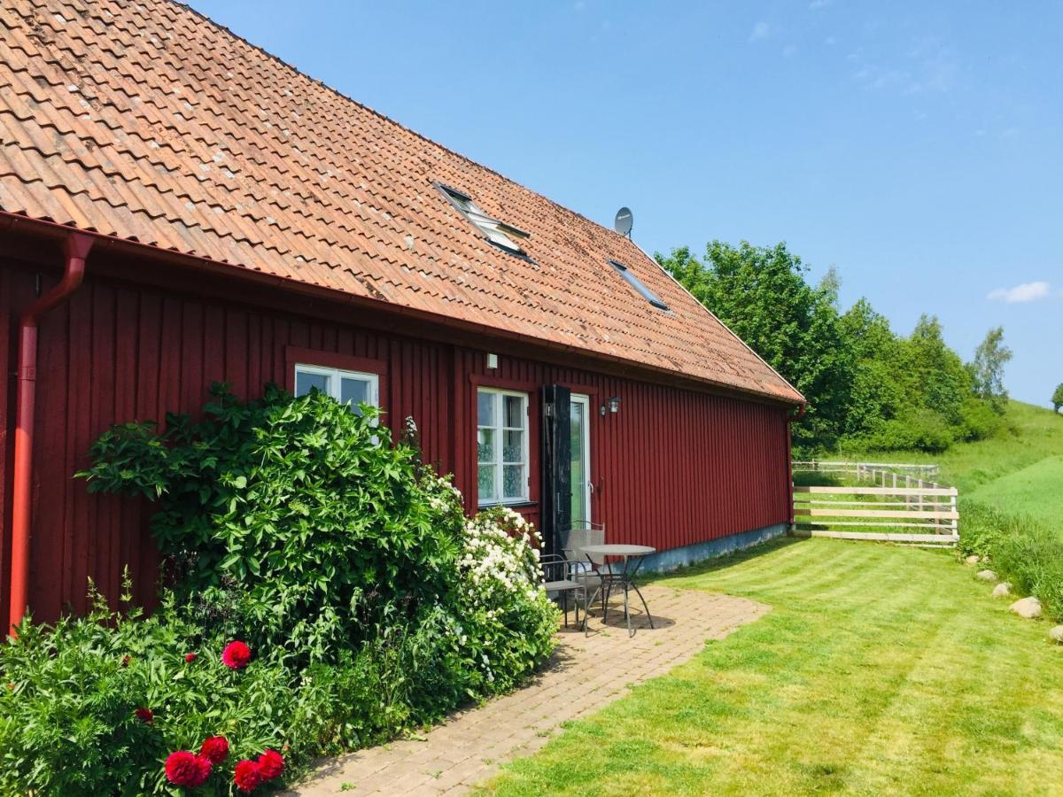 Red Bird Farm Bed & Breakfast อึสตัด ภายนอก รูปภาพ
